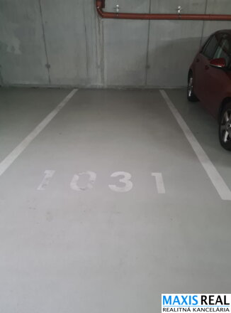 NA PRENÁJOM: Parkovacie státie v podzemnej garáži.